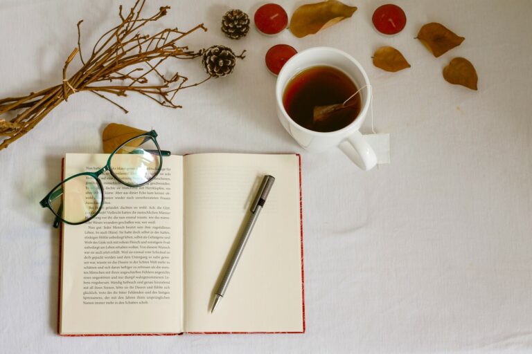 40 Autumn Journal Prompts to Get Inspired This Fall